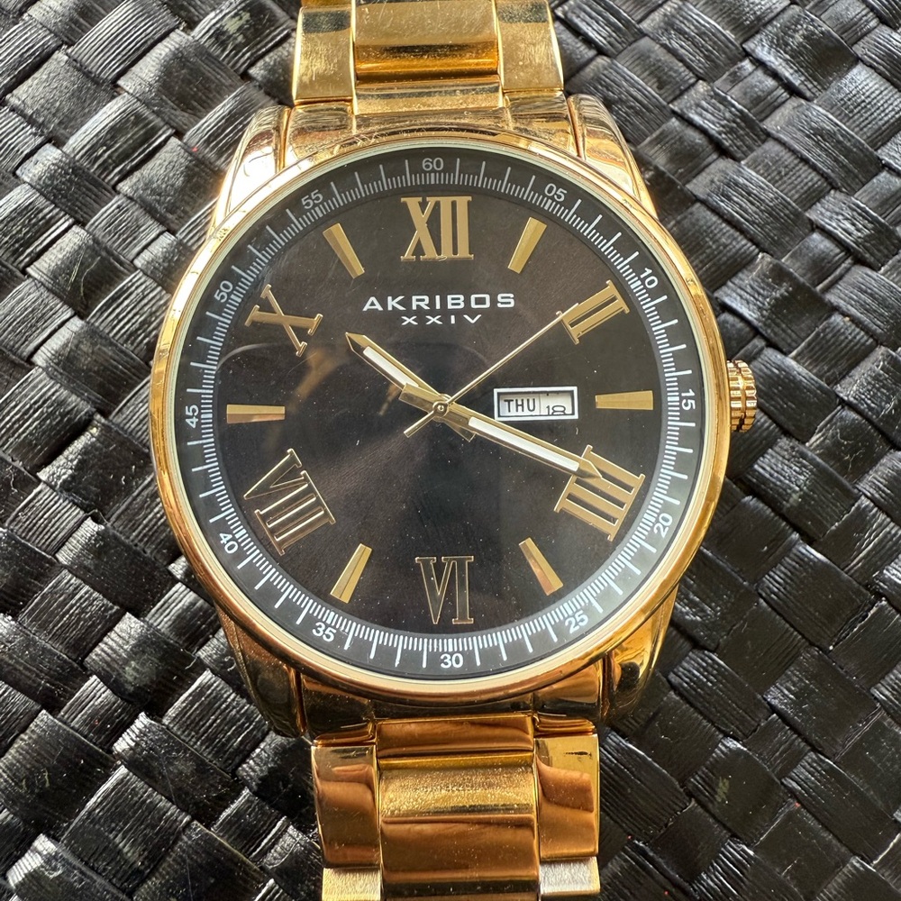 Akribos Men’s Quartz Stainless Steel Gold-Tone Watch with Black Dial